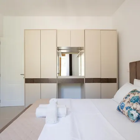 Oasis White Villa *