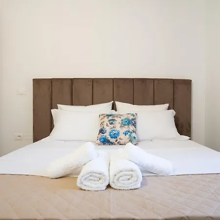 Villa Oasis White